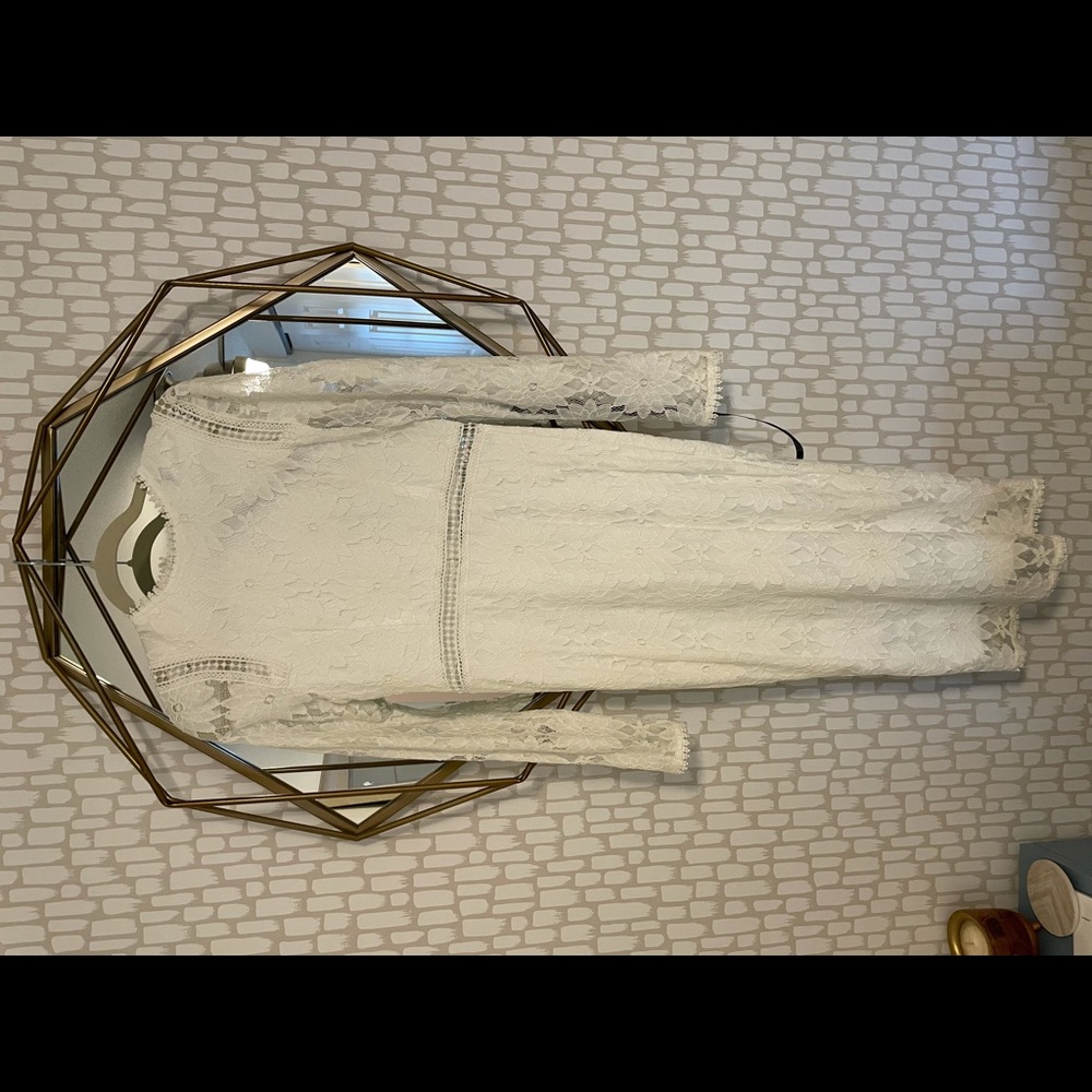 Pretty Little Thing - White Midi Dress